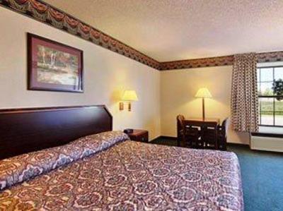 фото отеля Plano Days Inn & Suites