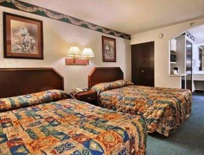 фото отеля Plano Days Inn & Suites