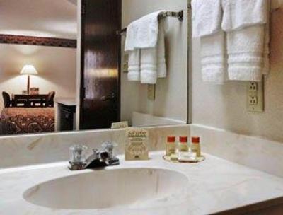 фото отеля Plano Days Inn & Suites