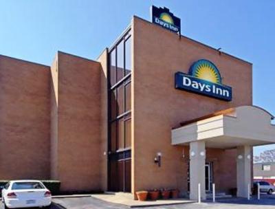 фото отеля Plano Days Inn & Suites