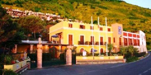 фото отеля Vime Villa Ridente Club Resort Gioiosa Marea