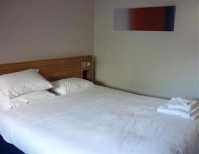 фото отеля Travelodge Cardiff Central Queen Street