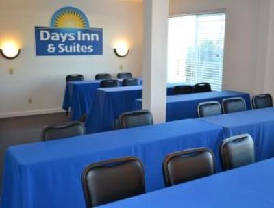 фото отеля Days Inn & Suites Fountain Valley Huntington Beach