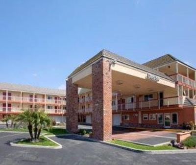 фото отеля Days Inn & Suites Fountain Valley Huntington Beach