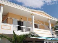 Haris Apartments