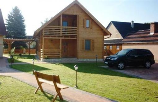 фото отеля Family Panzio Es Apartman Hazak
