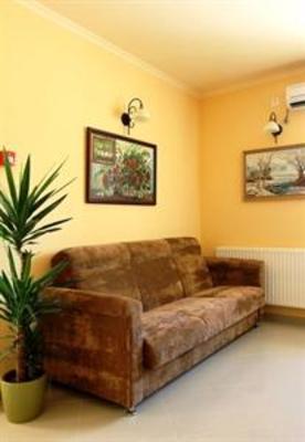 фото отеля Family Panzio Es Apartman Hazak