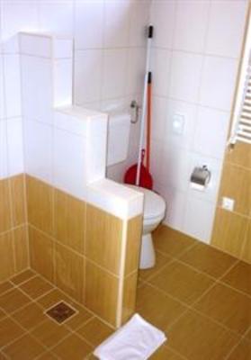 фото отеля Family Panzio Es Apartman Hazak