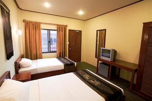 фото отеля Beach Road Hotel