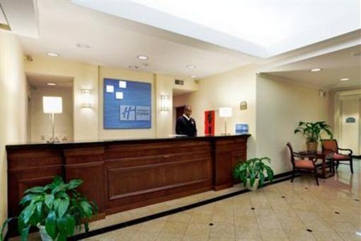фото отеля Holiday Inn Express Hotel & Suites Chambersburg