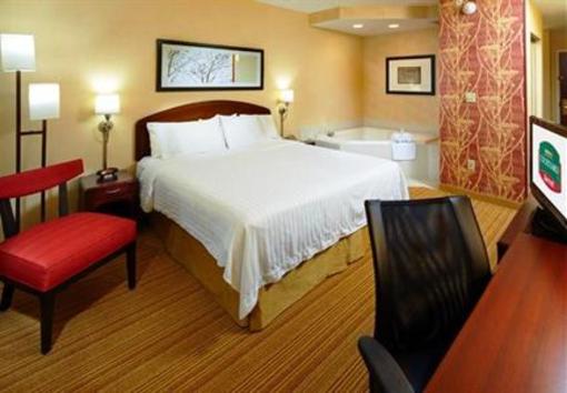 фото отеля Courtyard by Marriott Cleveland Willoughby