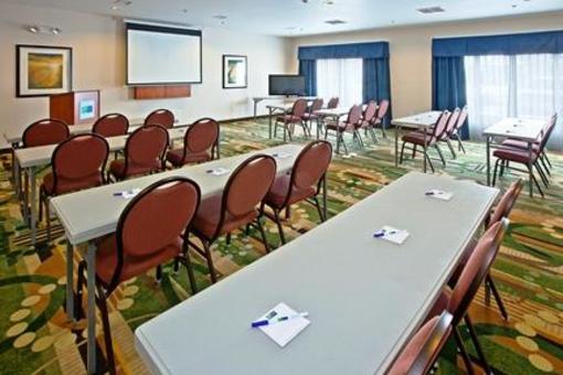 фото отеля Holiday Inn Express Hotel & Suites Shelbyville - Indianapolis