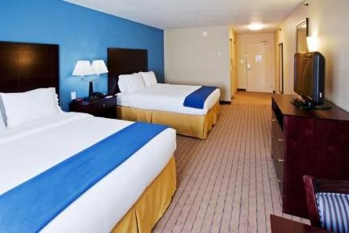 фото отеля Holiday Inn Express Hotel & Suites Shelbyville - Indianapolis