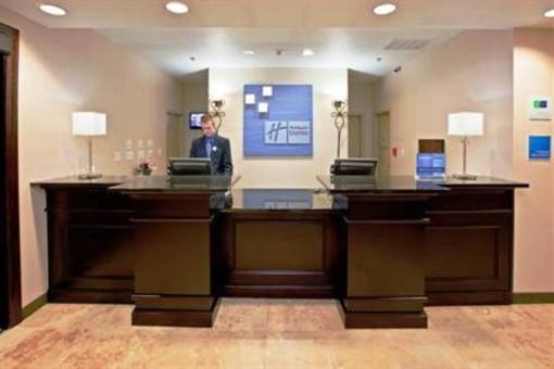 фото отеля Holiday Inn Express Hotel & Suites Shelbyville - Indianapolis