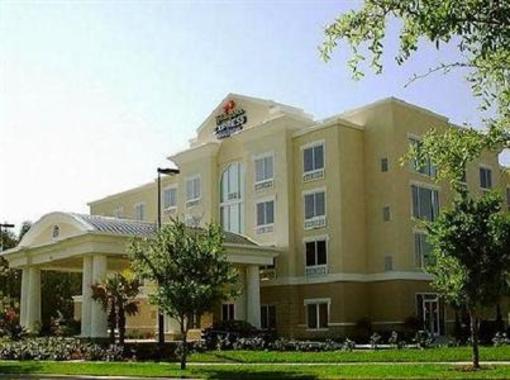 фото отеля Holiday Inn Express Hotel & Suites Shelbyville - Indianapolis