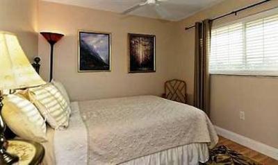 фото отеля Beach Place and Sand Dollar Guesthouse