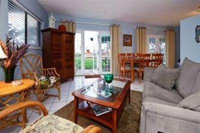 фото отеля Beach Place and Sand Dollar Guesthouse