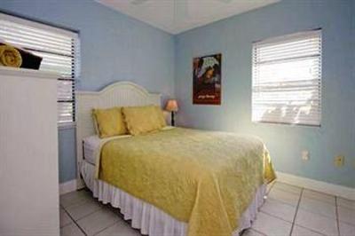 фото отеля Beach Place and Sand Dollar Guesthouse