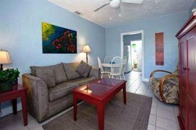 фото отеля Beach Place and Sand Dollar Guesthouse