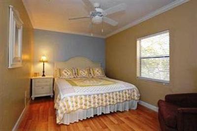 фото отеля Beach Place and Sand Dollar Guesthouse