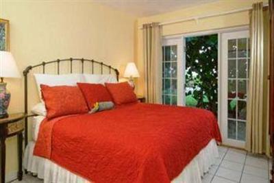 фото отеля Beach Place and Sand Dollar Guesthouse