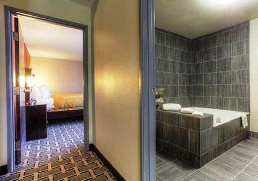 фото отеля Comfort Suites Airport Nashville