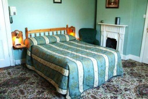 фото отеля The Lawn Guest House Horley