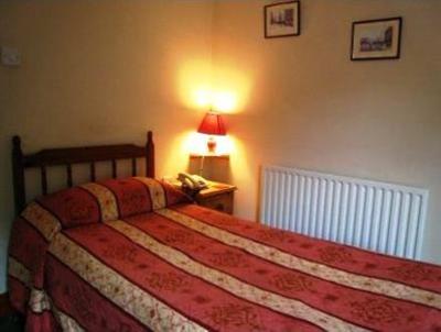 фото отеля The Lawn Guest House Horley