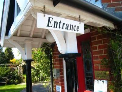 фото отеля The Lawn Guest House Horley