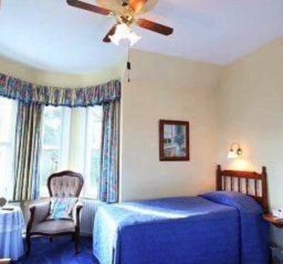 фото отеля The Lawn Guest House Horley
