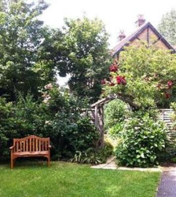 фото отеля The Lawn Guest House Horley