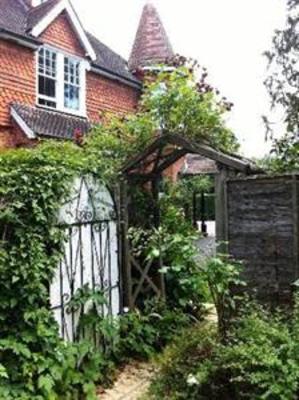 фото отеля The Lawn Guest House Horley