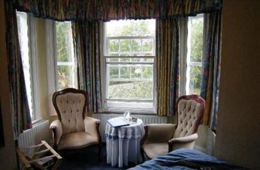 фото отеля The Lawn Guest House Horley
