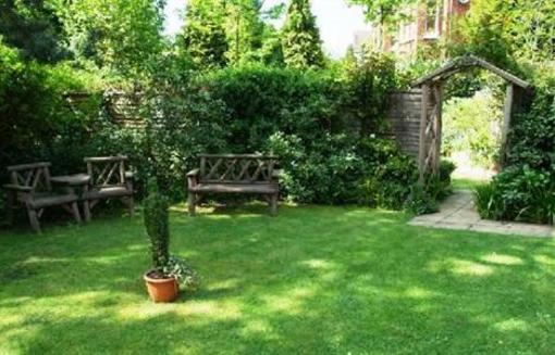 фото отеля The Lawn Guest House Horley
