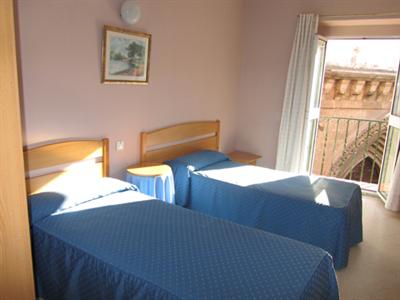 фото отеля Hostal Santa Catalina