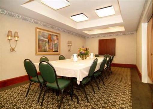 фото отеля Holiday Inn Express Cedar Rapids Collins Road