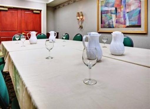 фото отеля Holiday Inn Express Cedar Rapids Collins Road