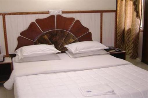 фото отеля Hotel Heera International
