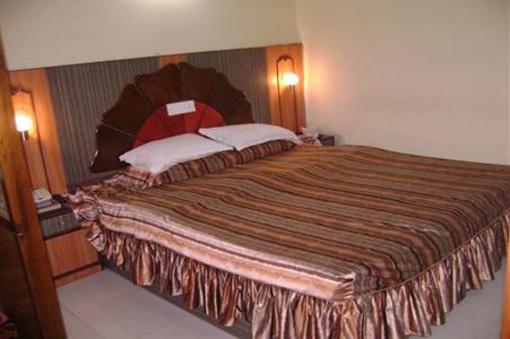 фото отеля Hotel Heera International