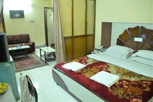 фото отеля Hotel Heera International