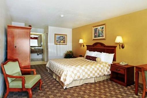 фото отеля Cortona Inn & Suites Anaheim Resort