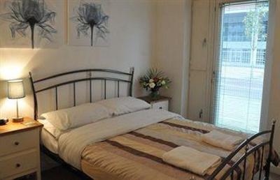 фото отеля Base Serviced Apartments The Docks