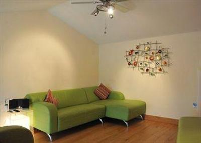 фото отеля Base Serviced Apartments The Docks