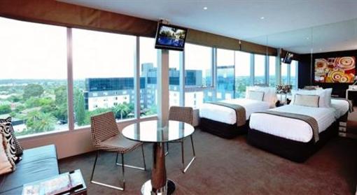 фото отеля Rydges Bell City Hotel & Residences