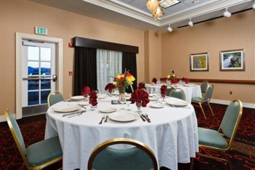 фото отеля Holiday Inn Colorado Springs (Airport)