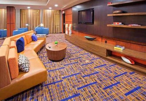 фото отеля Courtyard by Marriott Louisvillle Northeast