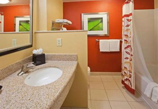 фото отеля Courtyard by Marriott Louisvillle Northeast