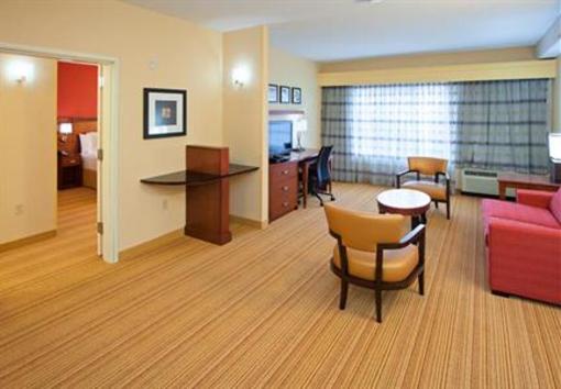 фото отеля Courtyard by Marriott Louisvillle Northeast