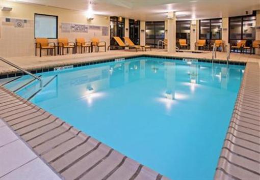 фото отеля Courtyard by Marriott Louisvillle Northeast