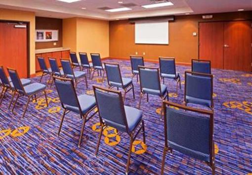 фото отеля Courtyard by Marriott Louisvillle Northeast
